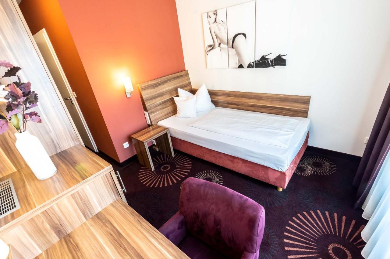 Altstadthotel Guesthouse Die Galerie Ingolstadt Esterno foto